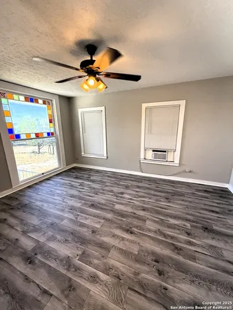 $1,500 | 801 Blue Bill Cove Drive, Lakehills, TX 78063