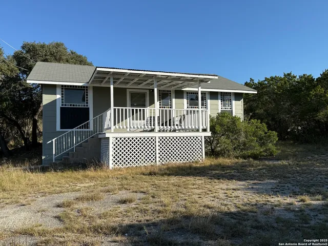 $1,500 | 801 Blue Bill Cove Drive, Lakehills, TX 78063