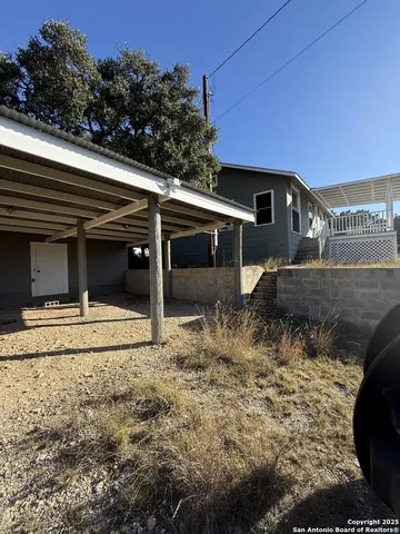 $1,500 | 801 Blue Bill Cove Drive, Lakehills, TX 78063