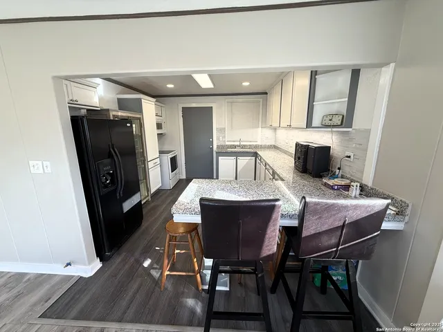 $1,500 | 801 Blue Bill Cove Drive, Lakehills, TX 78063