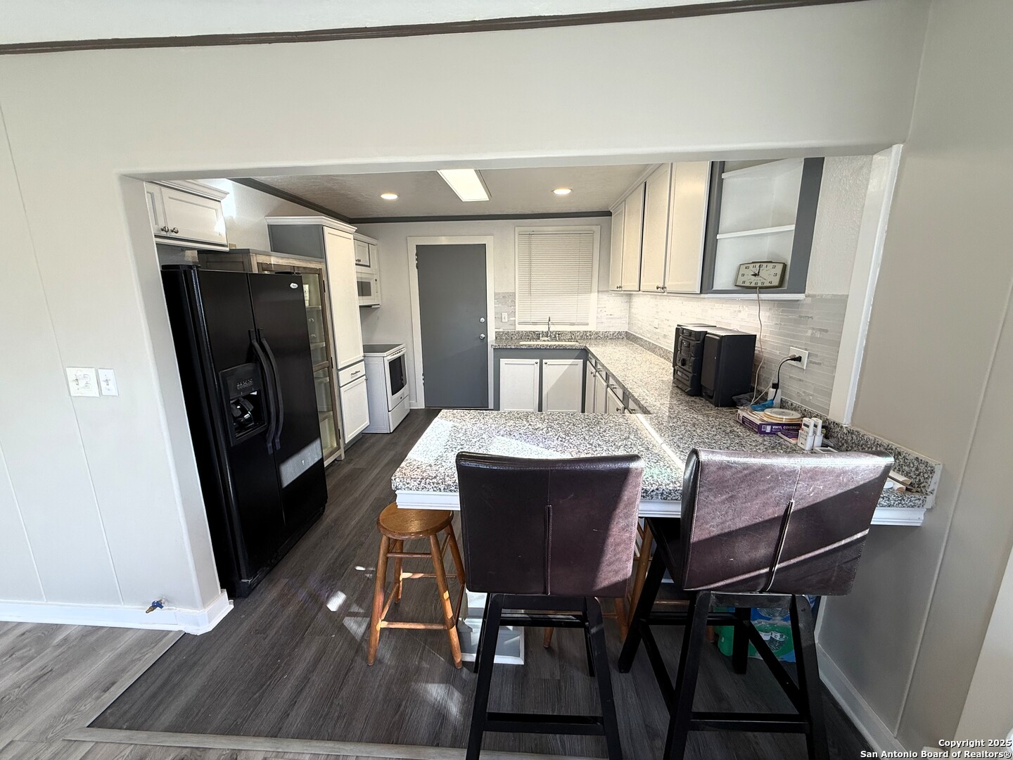 801 Blue Bill Cove Drive Lakehills, TX 78063 - Photo 5 of 22