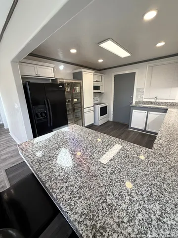 $1,500 | 801 Blue Bill Cove Drive, Lakehills, TX 78063