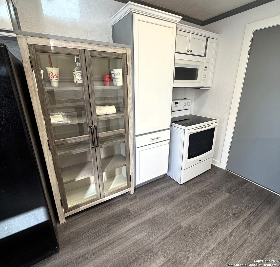 801 Blue Bill Cove Drive Lakehills, TX 78063 - Photo 8 of 22