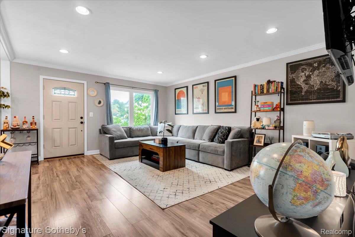 05-1099 Eaton Rd_3.jpg