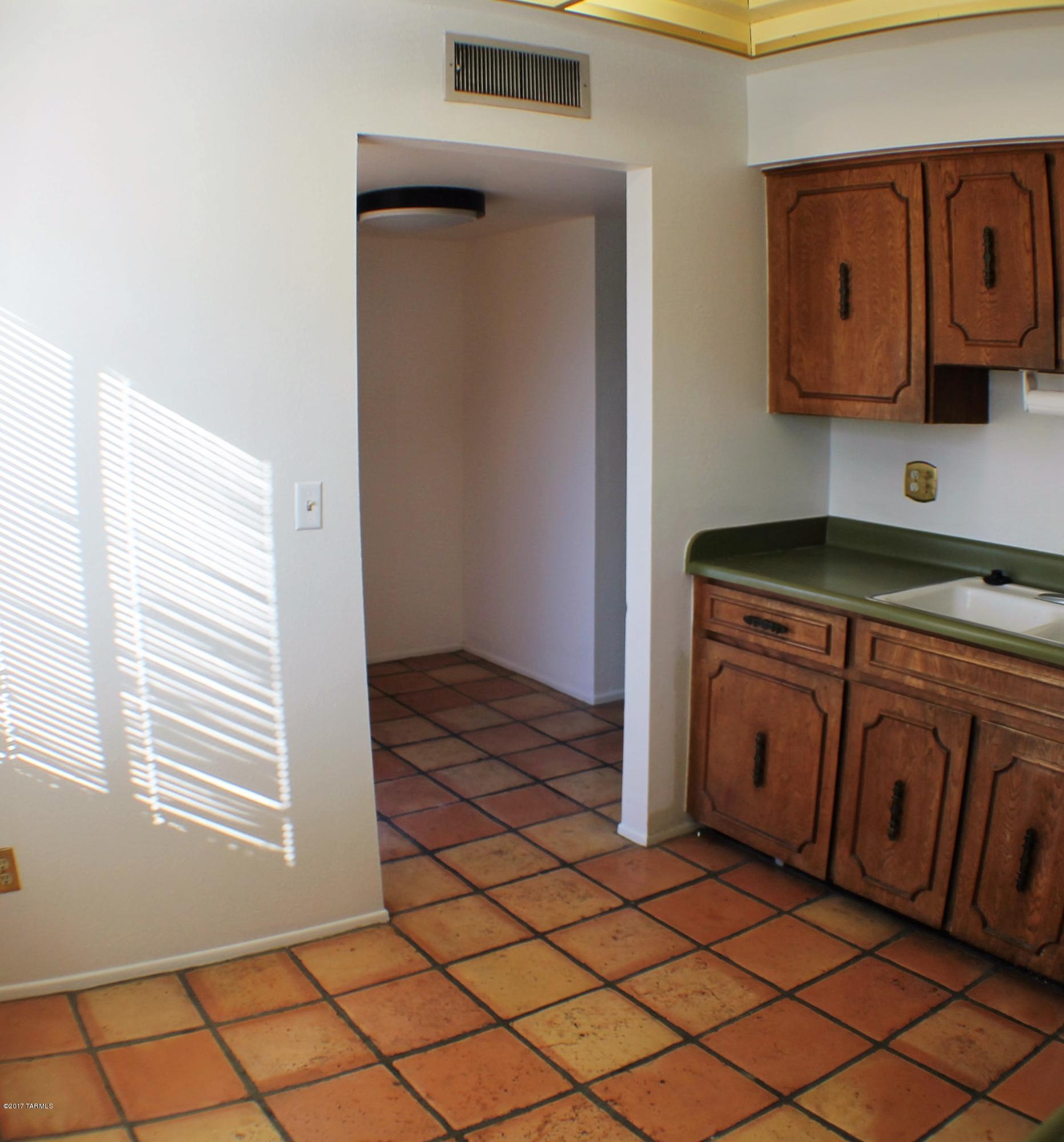1345 East Fort Lowell Road, Unit B Tucson, AZ 85719 - Photo 4 of 14 Gallery Image 4