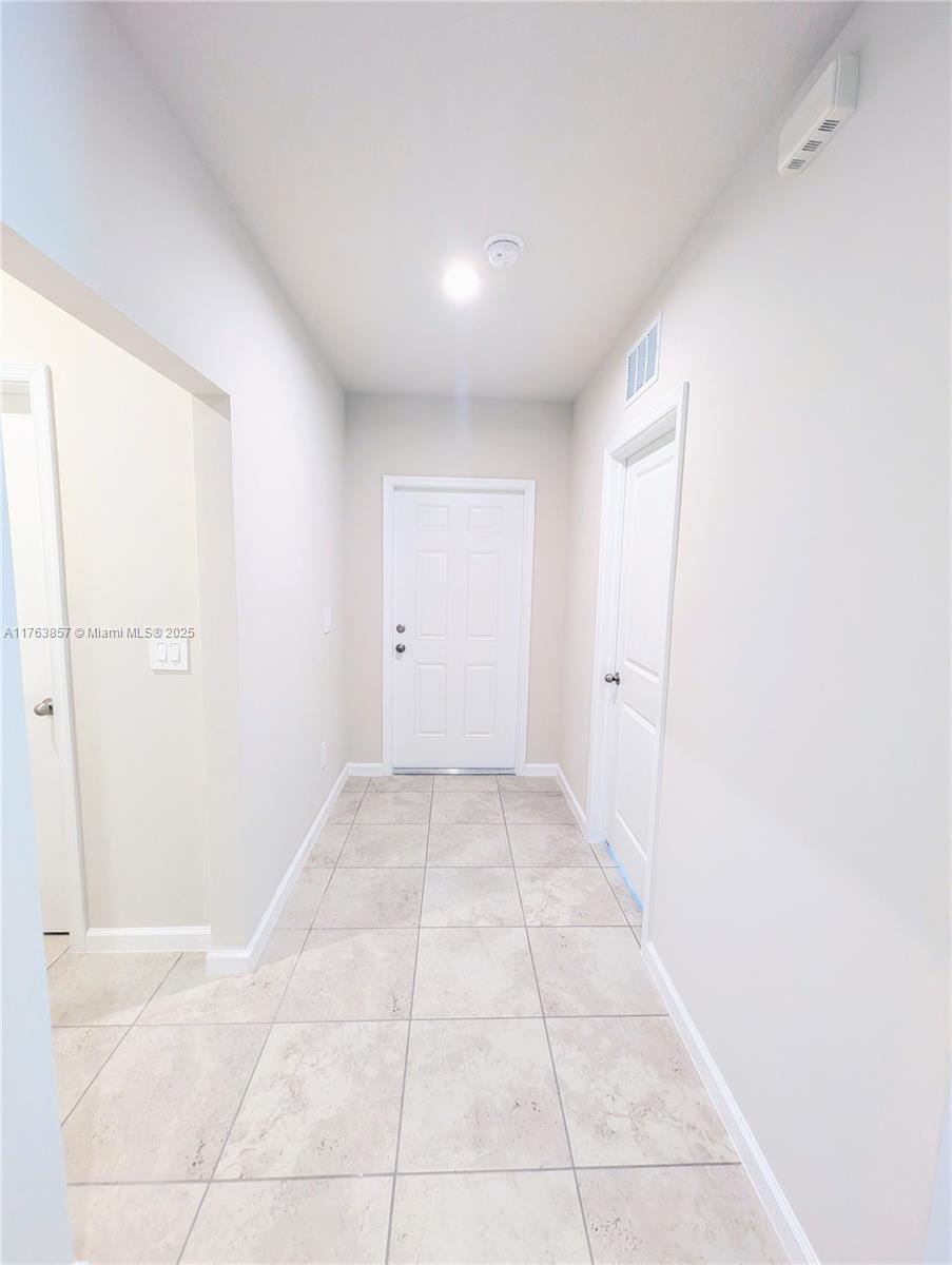 285 Raspberry Road Fort Pierce, FL 34981 - Photo 7 of 27 20250524193045448303000000-o