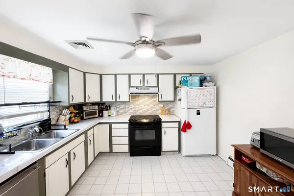 $319,900 | 271 Meadowview Drive, Torrington, CT 06790