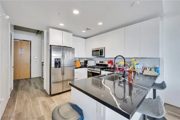 $4,000 | 353 East Bonneville Avenue, Unit 185, Las Vegas, NV 89101