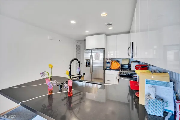 $4,000 | 353 East Bonneville Avenue, Unit 185, Las Vegas, NV 89101