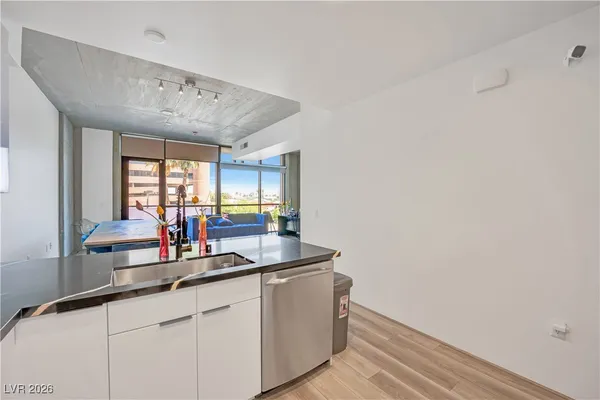 $4,000 | 353 East Bonneville Avenue, Unit 185, Las Vegas, NV 89101