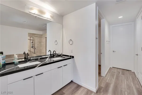 $4,000 | 353 East Bonneville Avenue, Unit 185, Las Vegas, NV 89101