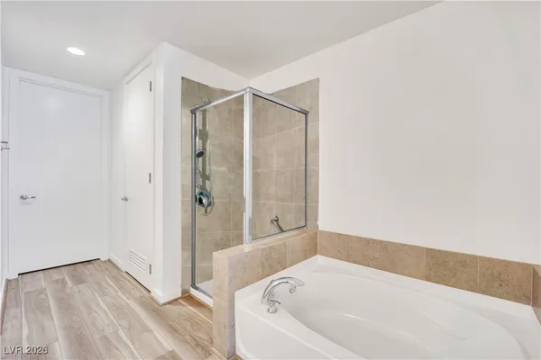 $4,000 | 353 East Bonneville Avenue, Unit 185, Las Vegas, NV 89101