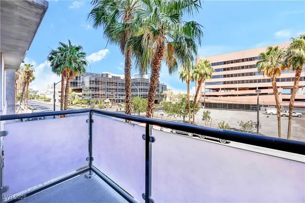 $4,000 | 353 East Bonneville Avenue, Unit 185, Las Vegas, NV 89101