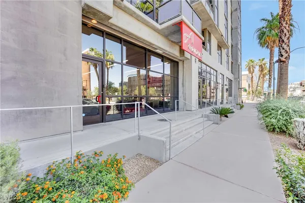 $4,000 | 353 East Bonneville Avenue, Unit 185, Las Vegas, NV 89101