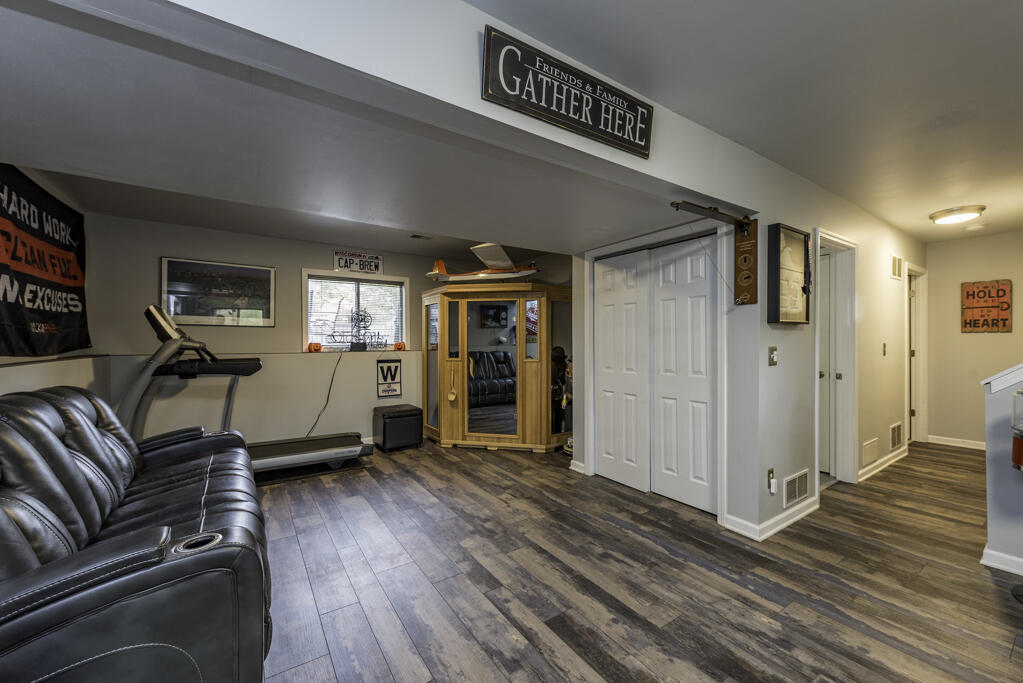 1088 102nd Street Pleasant Prairie, WI 53158 - Photo 19 of 32 DSC_9664