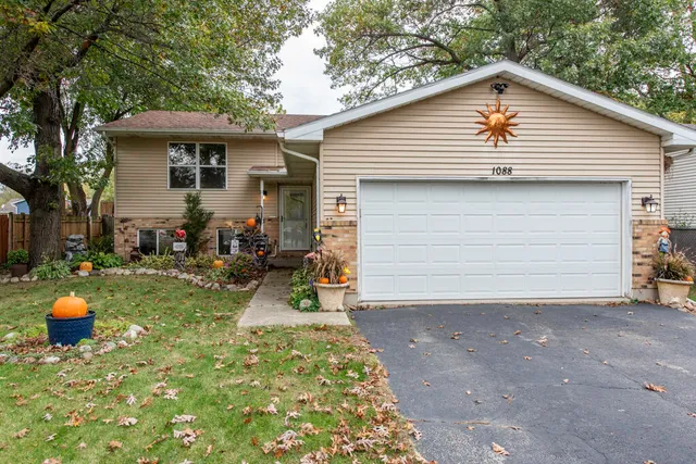 $435,000 | 1088 102nd Street, Pleasant Prairie, WI 53158
