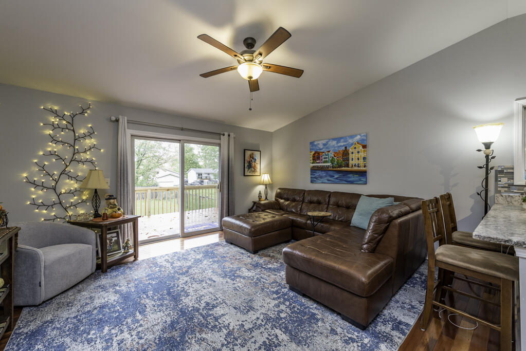 1088 102nd Street Pleasant Prairie, WI 53158 - Photo 3 of 32 DSC_9615