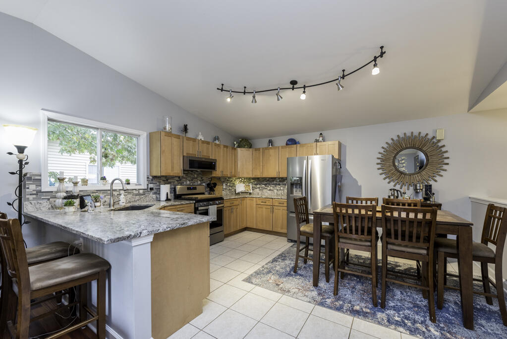 1088 102nd Street Pleasant Prairie, WI 53158 - Photo 7 of 32 DSC_9624