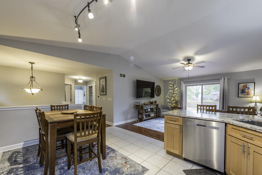 1088 102nd Street Pleasant Prairie, WI 53158 - Photo 9 of 32 DSC_9629