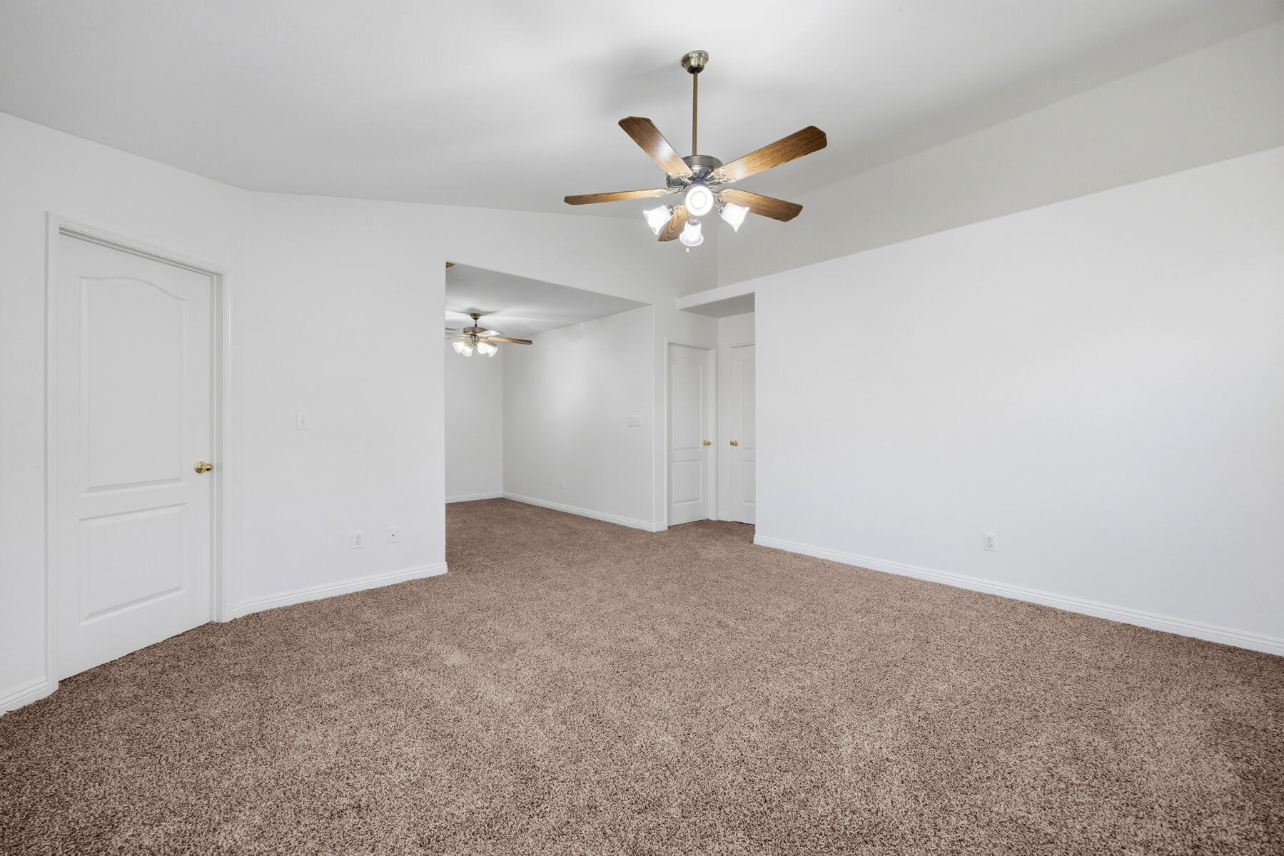 1752 Modoc Avenue Tulare, CA 93274 - Photo 29 of 45 29 - Master Bedroom (3)