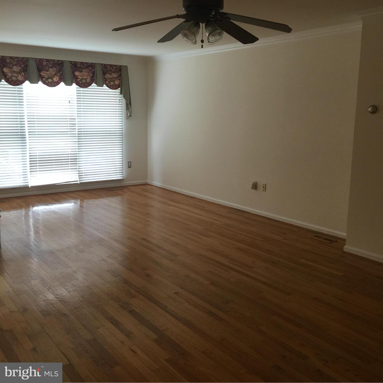 7252 Olde Lantern Way Springfield, VA 22152 - Photo 3 of 16 Living Room