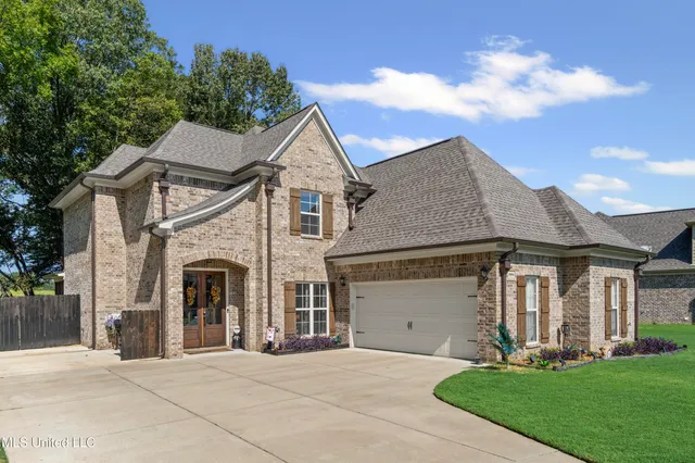 $443,900 | 1988 Garrett Drive, Hernando, MS 38632
