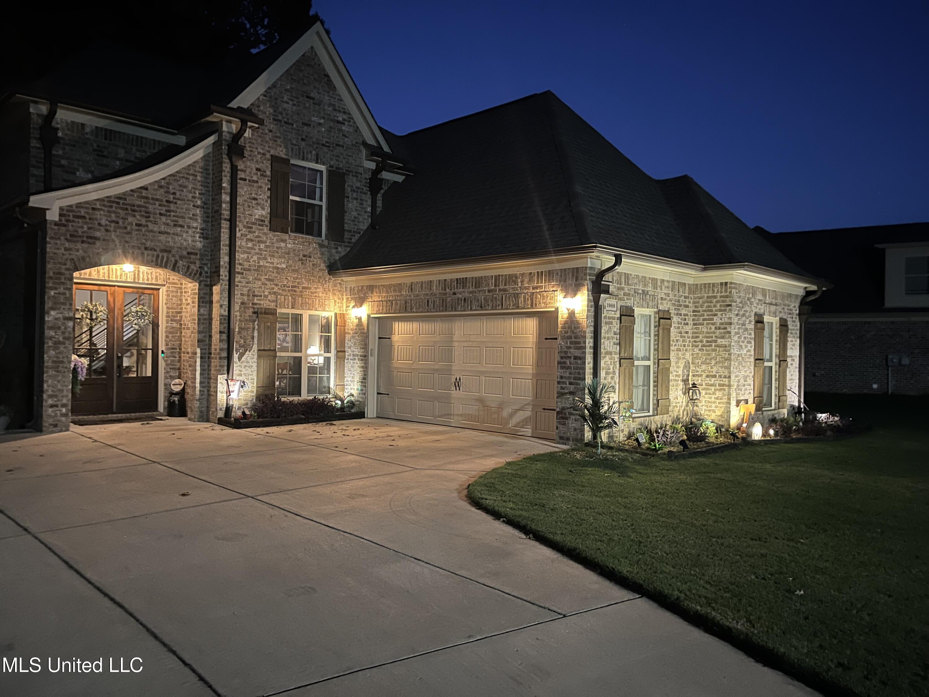 1988 Garrett Drive Hernando, MS 38632 - Photo 2 of 42 IMG_2664