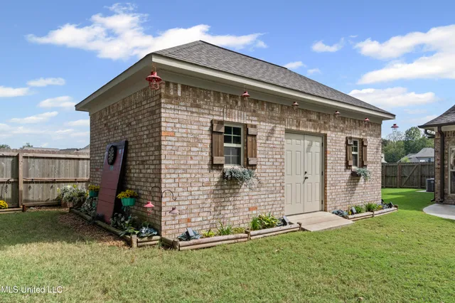 $443,900 | 1988 Garrett Drive, Hernando, MS 38632