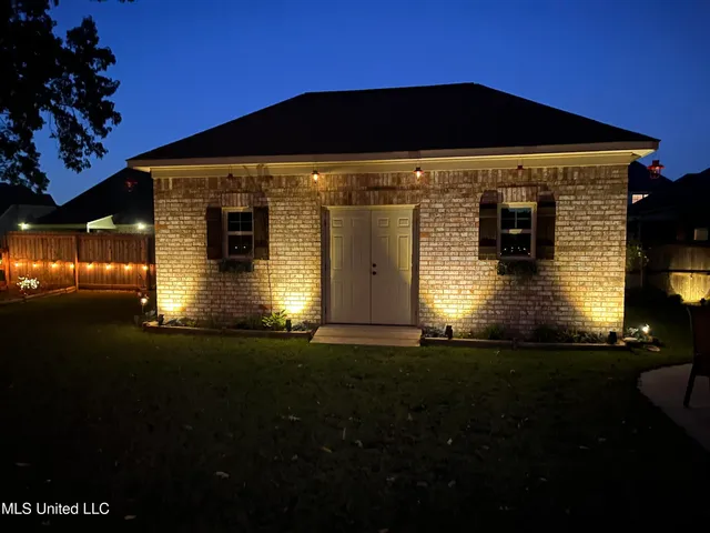 $443,900 | 1988 Garrett Drive, Hernando, MS 38632