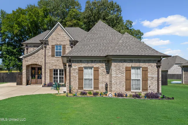 $443,900 | 1988 Garrett Drive, Hernando, MS 38632