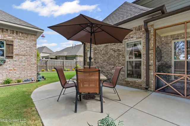 $443,900 | 1988 Garrett Drive, Hernando, MS 38632