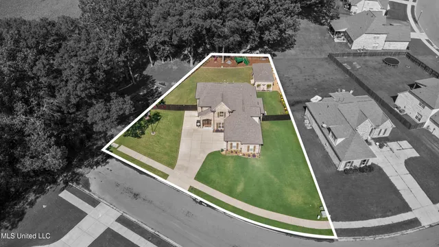 $443,900 | 1988 Garrett Drive, Hernando, MS 38632