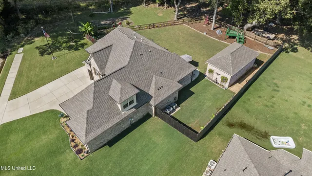 $443,900 | 1988 Garrett Drive, Hernando, MS 38632