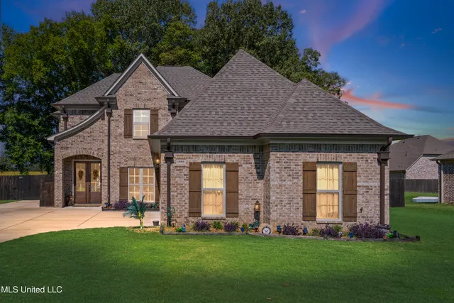 $443,900 | 1988 Garrett Drive, Hernando, MS 38632