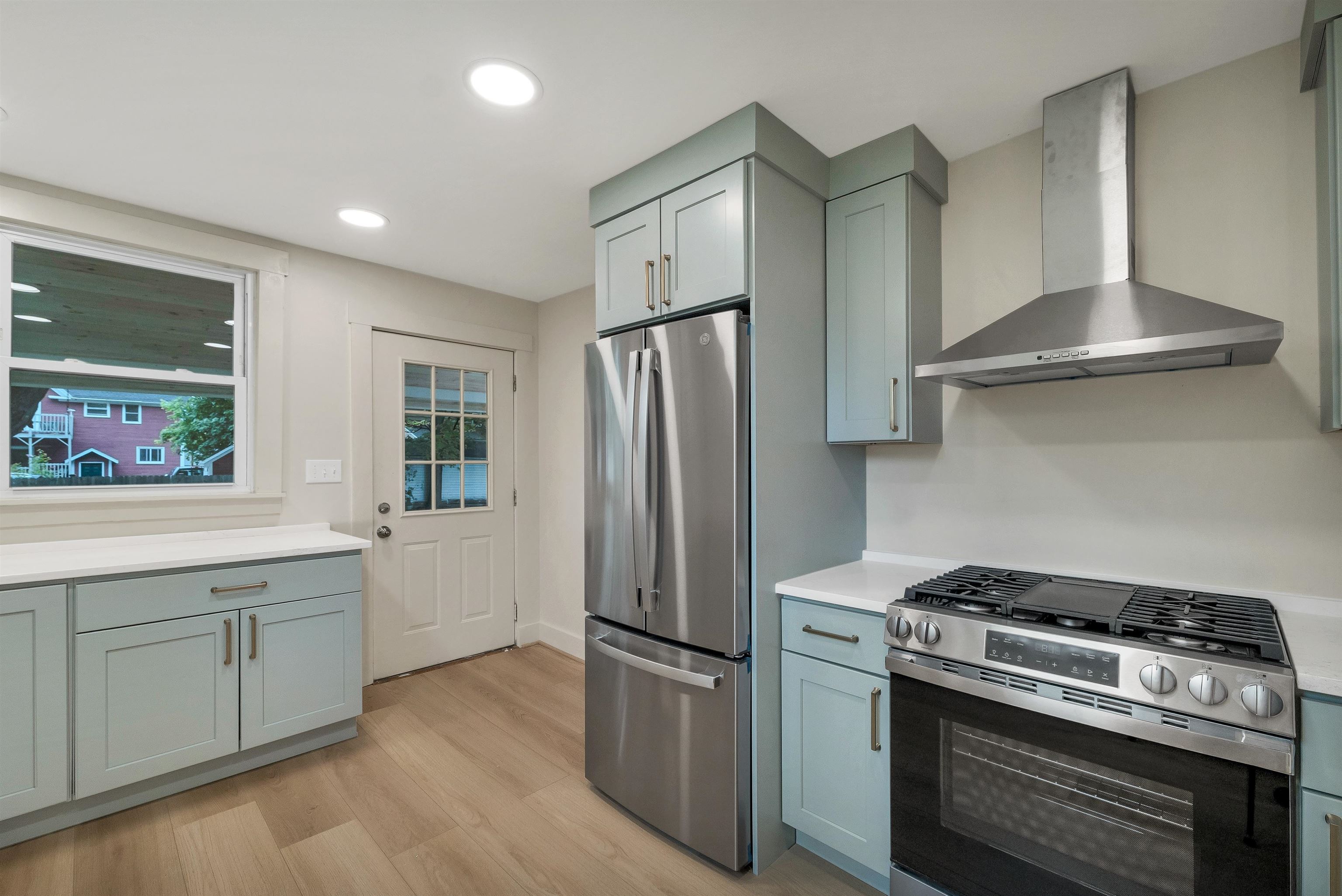 33 Spruce Street Concord, NH 03301 - Photo 3 of 58