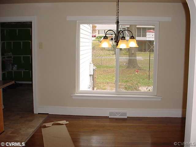 211 South Valley Road Colonial Heights, VA 23834 - Photo 6 of 19 Exterior Front