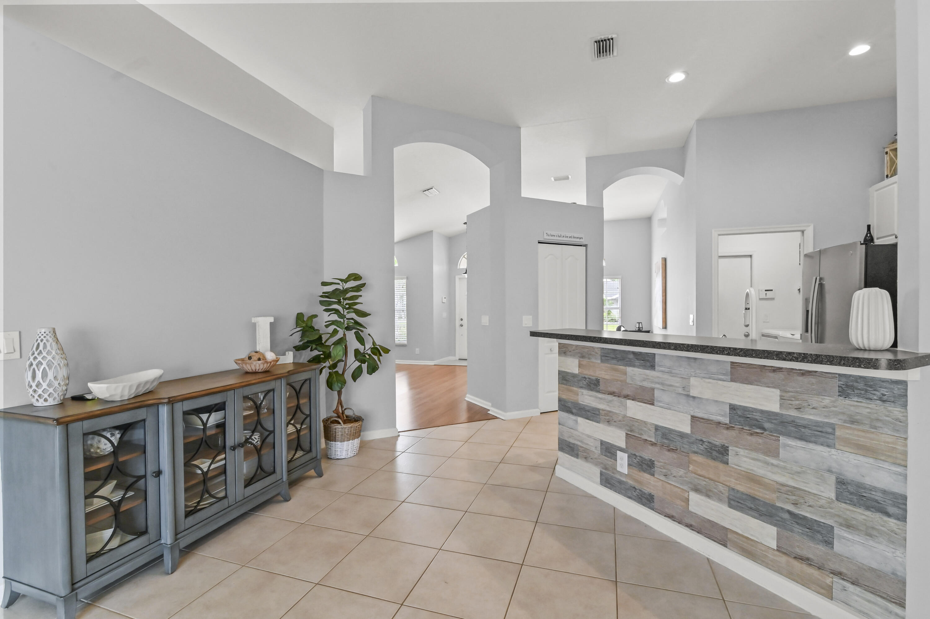 6319 Foster Street Jupiter, FL 33458 - Photo 10 of 24 18 Breakfast Bar 01
