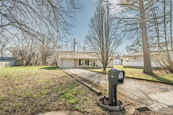 $169,000 | 304 Indiana Avenue, South Roxana, IL 62087