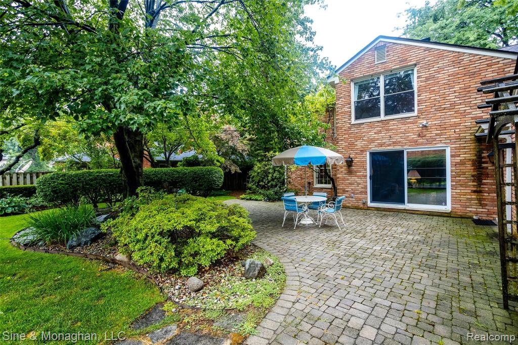 523 Thorntree Road Grosse Pointe Woods, MI 48236 - Photo 48 of 59