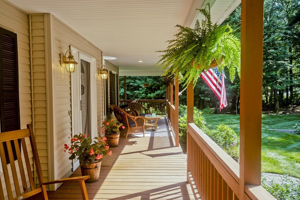 338 Bennett Road Hampden, MA 01036 - Photo 4 of 42 Gallery Image 4
