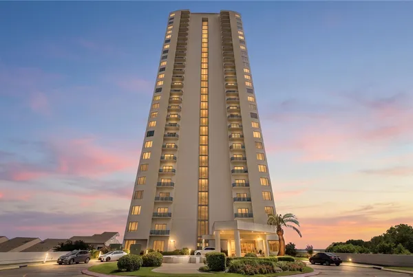 $525,000 | 4821 East NASA Parkway, Unit 2E, Pasadena, TX 77586