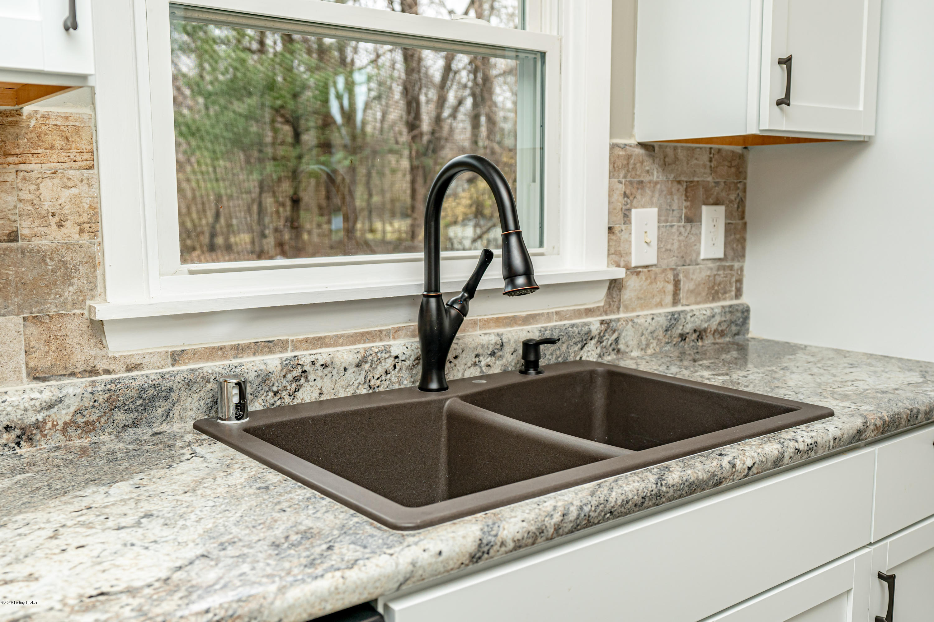 6315 Hunters Grove Road Louisville, KY 40216 - Photo 18 of 61 DSC00214