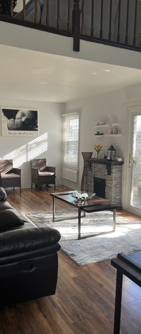 Undisclosed Address Schaumburg, IL 60173 - Photo 2 of 8