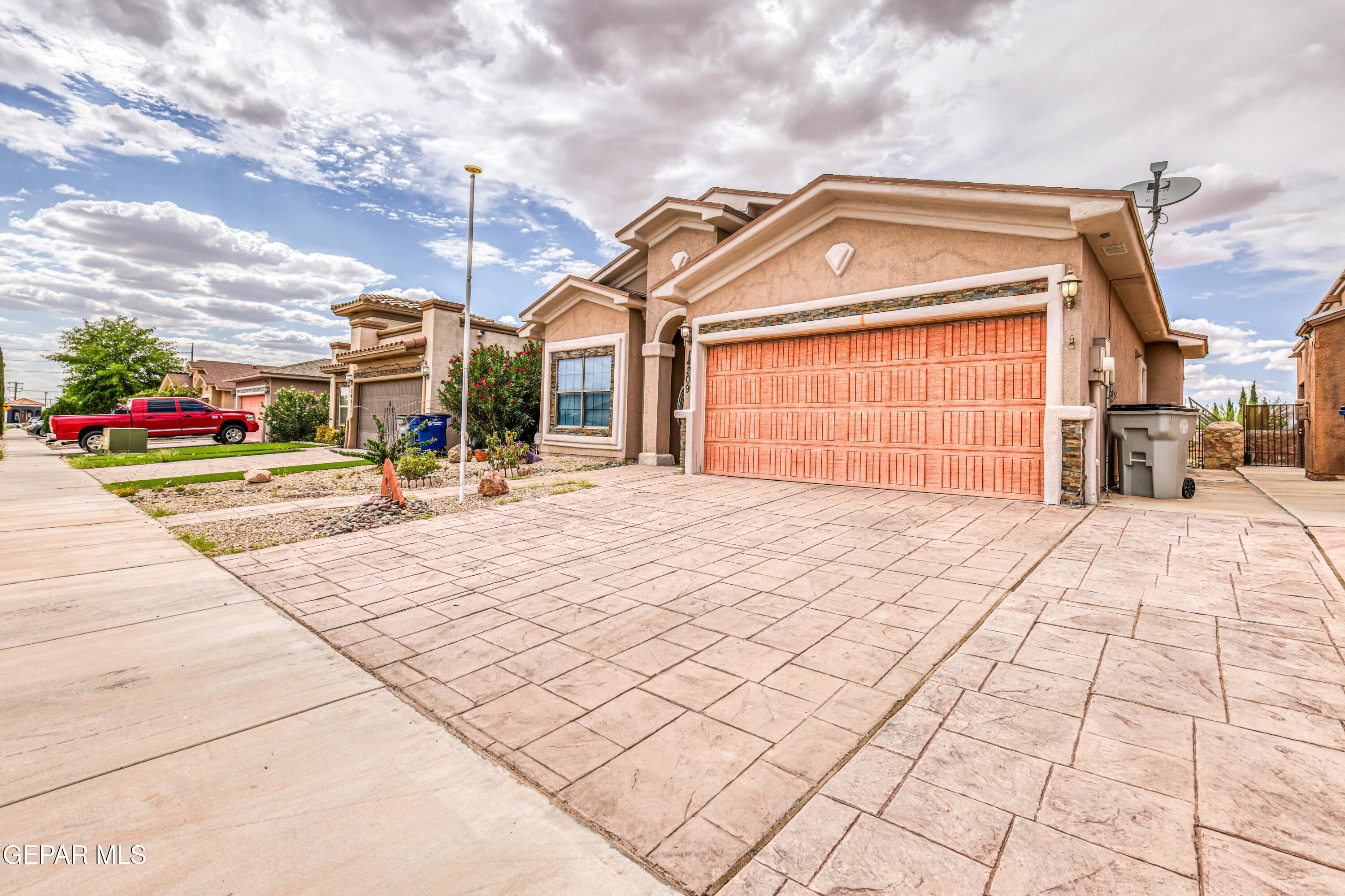 14209 Rattler Point Drive El Paso, TX 79938 - Photo 4 of 54 362A5423_HDR