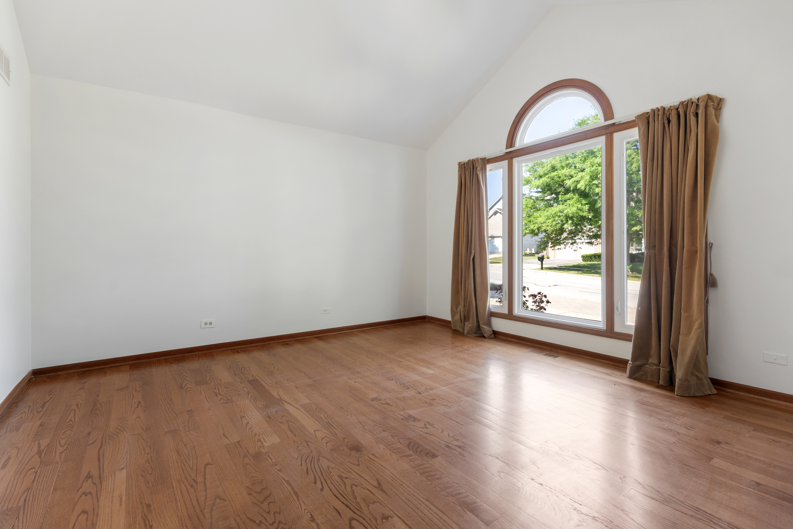 775 Harmon Boulevard Hoffman Estates, IL 60169 - Photo 14 of 27 an empty room with wooden floor and a window