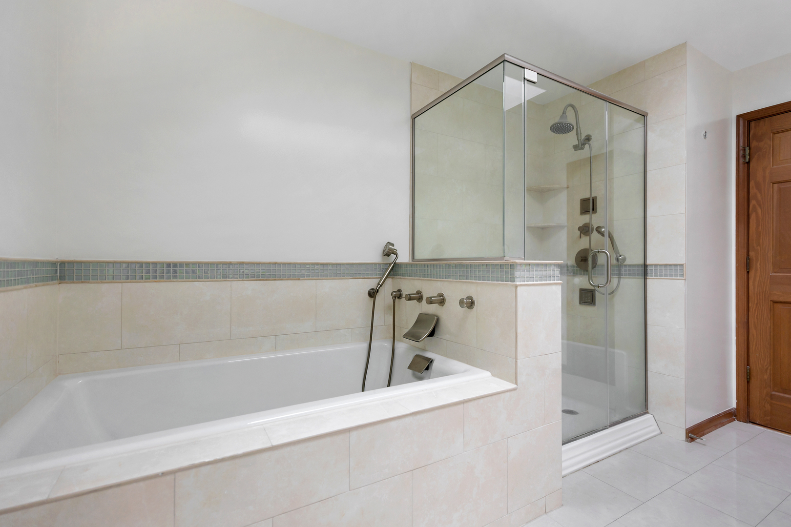 775 Harmon Boulevard Hoffman Estates, IL 60169 - Photo 19 of 27 a bathroom with a shower and a bath tub