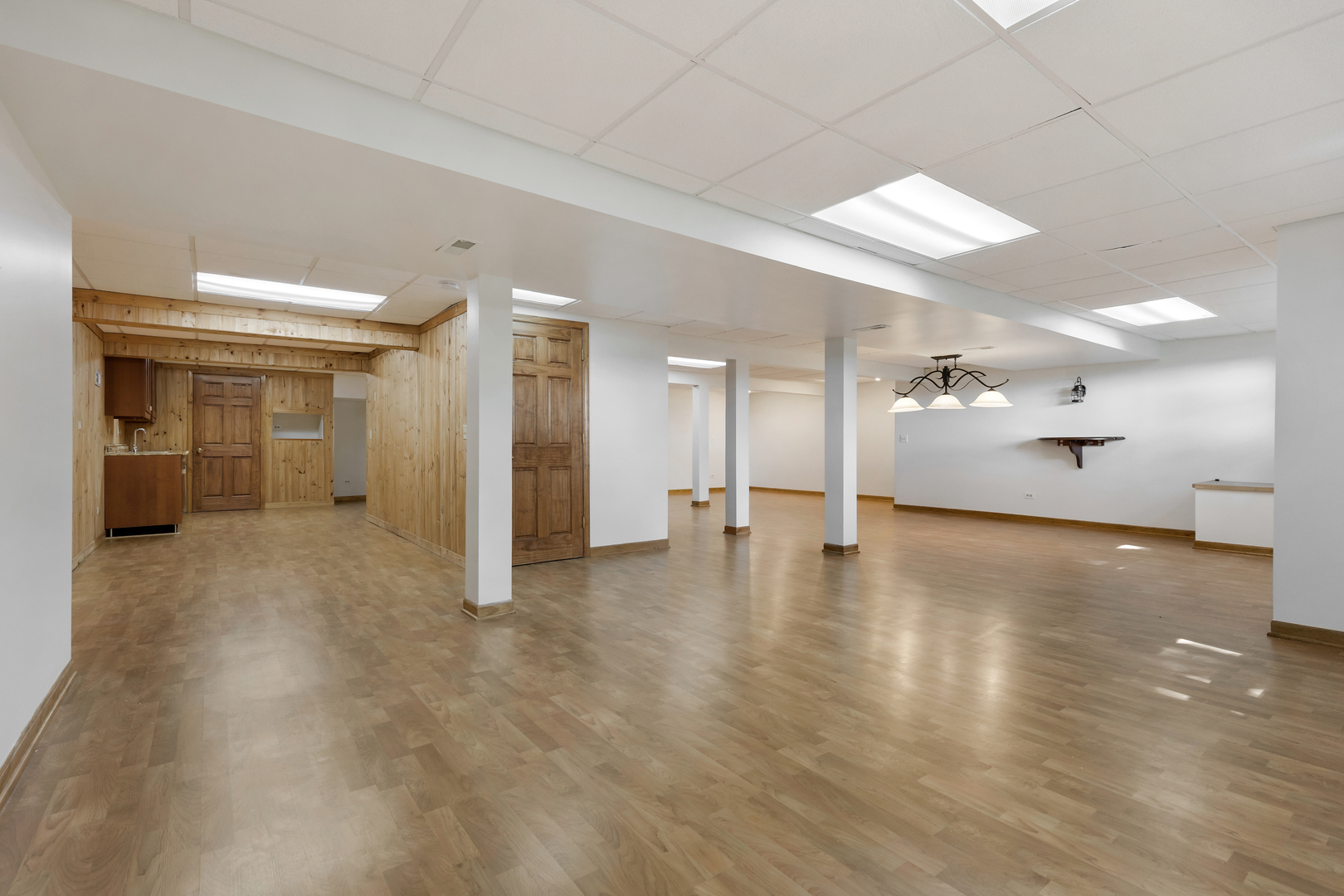 775 Harmon Boulevard Hoffman Estates, IL 60169 - Photo 21 of 27 a view of a hallway with wooden floor
