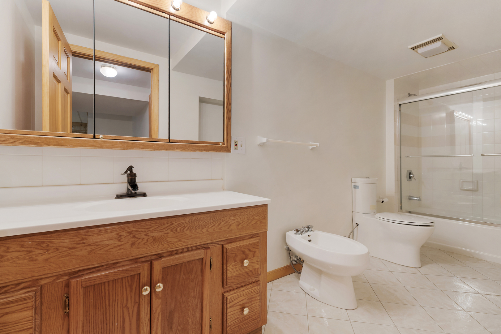775 Harmon Boulevard Hoffman Estates, IL 60169 - Photo 23 of 27 a bathroom with a sink a toilet and a mirror