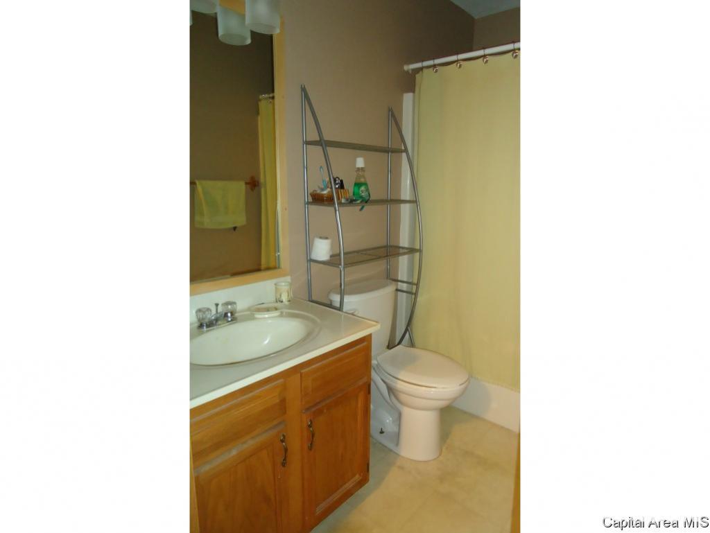 1920 Skipton Road Springfield, IL 62702 - Photo 2 of 12