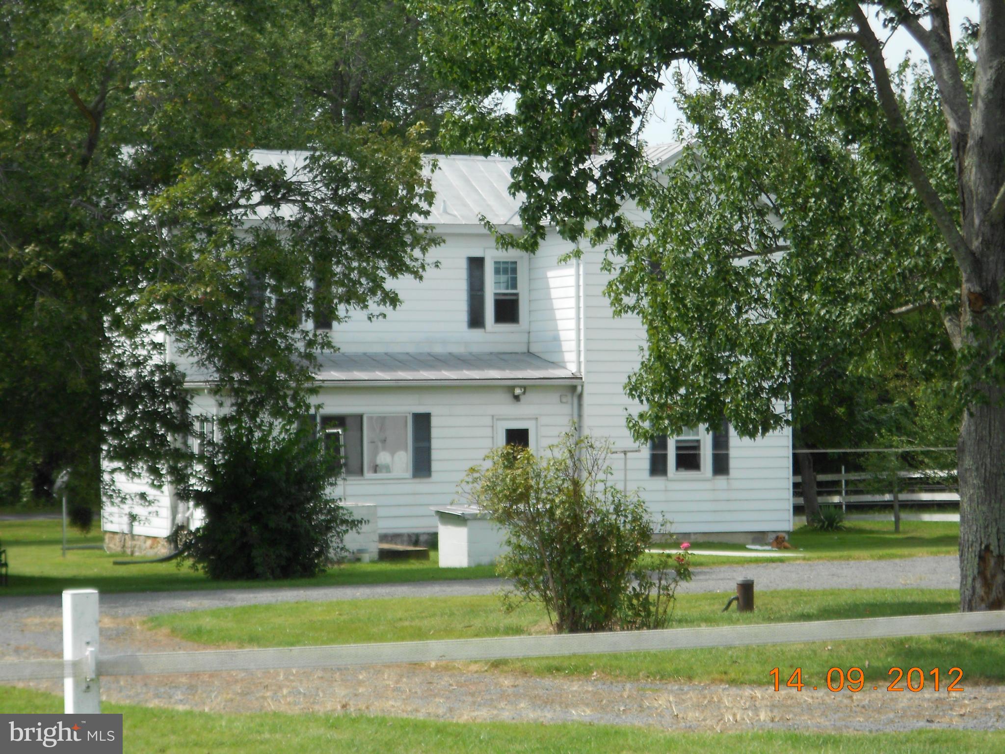 14191 Goldvein Road Goldvein, VA 22720 - Photo 4 of 27 a front view of a house with a garden